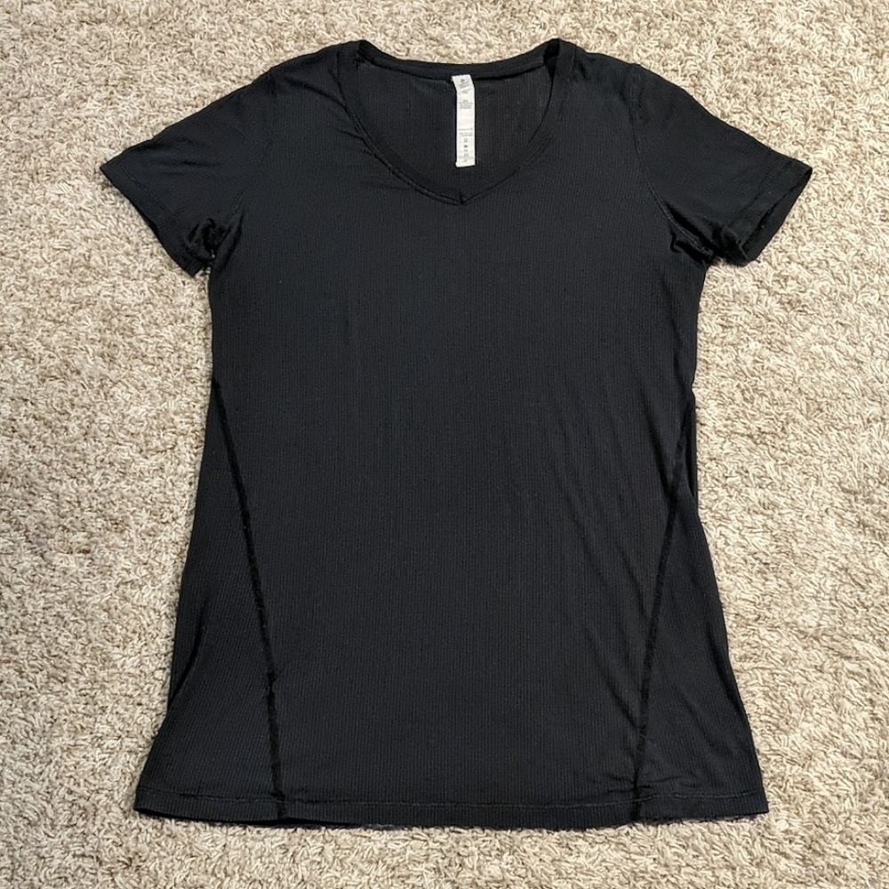 🚫Sold! Lululemon tee - Picture 1 of 5